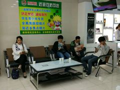 -西南眼镜·蔡司·依视路战略合作店(南街店)