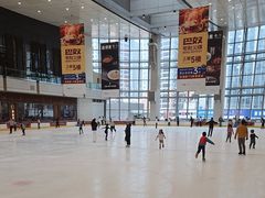 -冰纷万象滑冰场(深圳万象城店)