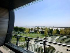 -上海滴水湖皇冠假日酒店