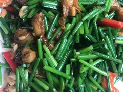 韭菜花炒螺-东方之猪四更烤乳猪(金垦总店)
