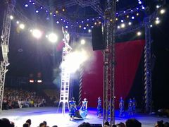 椅上杂技表演-环球城国际大马戏