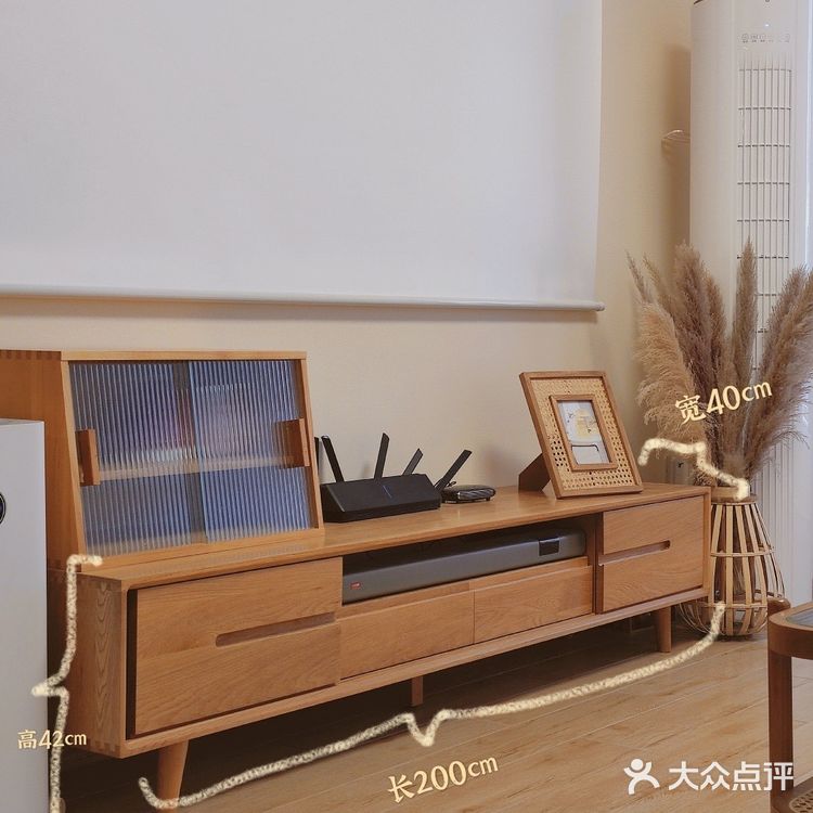 可以放下一个电饭煲和一个微波炉或烤箱