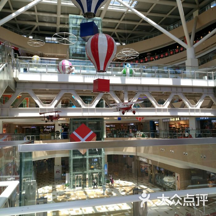 京投港·长阳购物中心