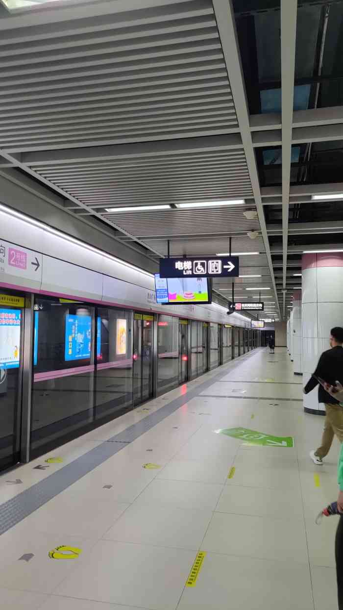 洪山广场地铁站出口图图片