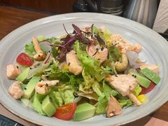 三文鱼牛油果芝士风味沙拉-山葵家居酒屋(天目里店)