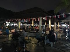 -东海岸人工湖美食村