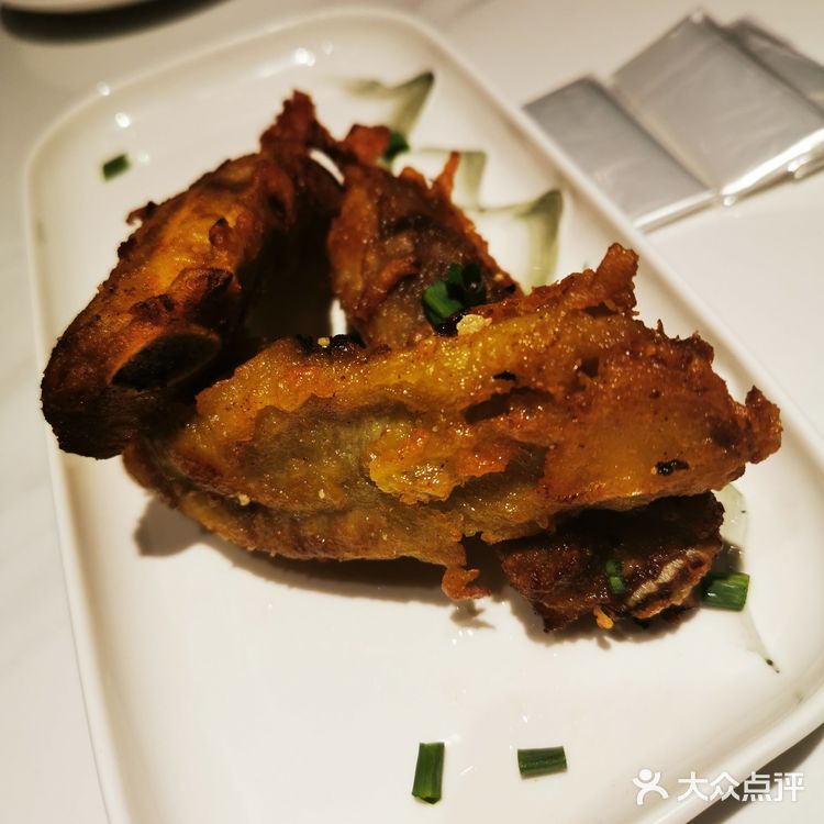 一份是有酱汁的，一份没酱汁