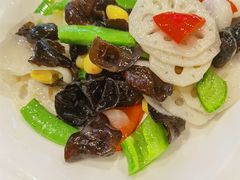 荷塘素炒-巴扎美食·新疆菜·西域歌舞表演餐厅(新疆大厦店)