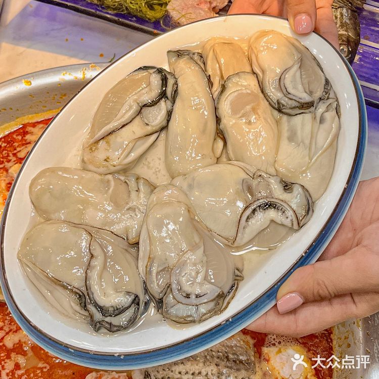 这家就在上邦，开了好几年，每天都有超多的食客在这排等候