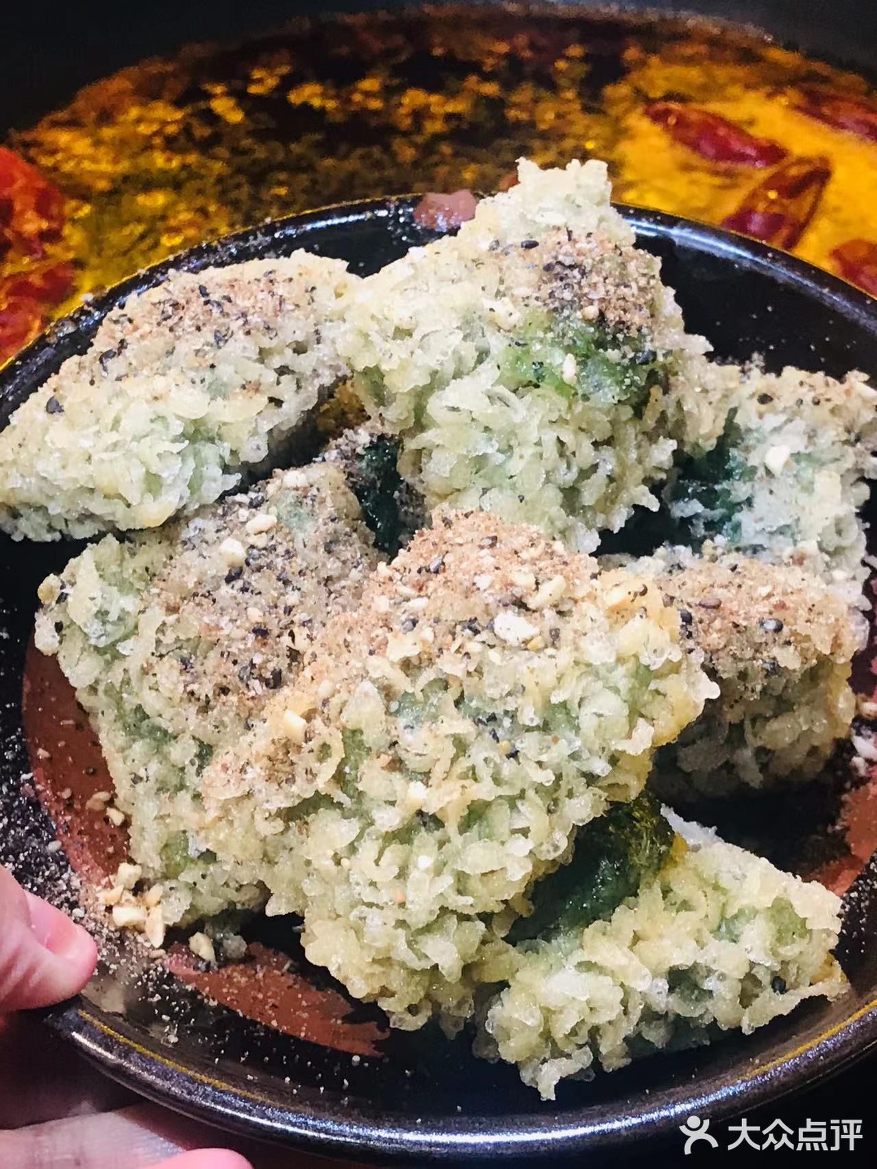 锅底3斤牛油一斤料，满满一大锅，特色菜超多