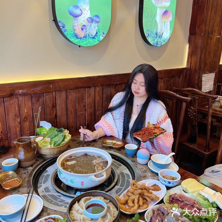 到了大理 那肯定要炫个野生菌火锅🍲 
