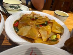 -老滇山寨•云南特色菜•地方菜•民族风情歌舞表演(金碧店)