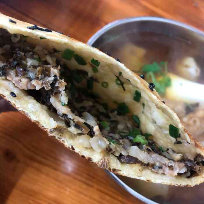 壶镇坑沿馄饨烧饼-"壶镇坑沿馄饨烧饼 回外婆家的路上想吃个.