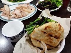 卷火烧-金卯白肉罩火烧