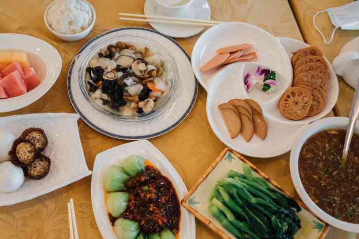 缘起楼素斋餐厅(南山寺店)-"我们在点菜的厅里吃的,对素斋而言味道算