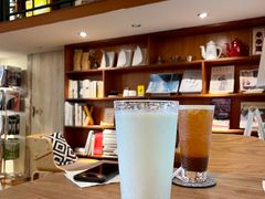 -彳亍咖啡·这里(水湾路店)