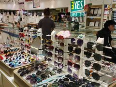 -美式眼镜·授权蔡司.依视路.尼康.豪雅.明月(人民广场店)