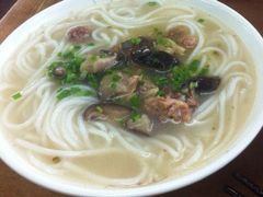 香菇炖鸡米线-蓉李记成都名小吃(武汉菱角湖万达店)