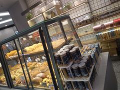 面包甜点陈列柜-Bread Talk 面包新语(荟聚店)