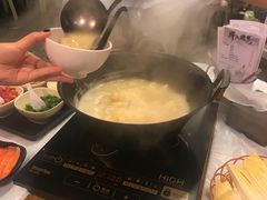 -鲜入围煮花胶鸡海鲜火锅