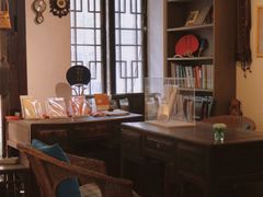 -邊城書店