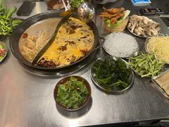 -鹿鸣山草本茶香火锅(园西路店)