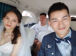 -现代经典婚纱摄影