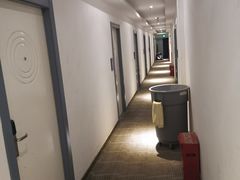 -Zsmart智尚酒店(上海轻纺市场定边路地铁站店)