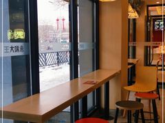 用餐区-永和大王(蛙嫩紫苏香·军博店)