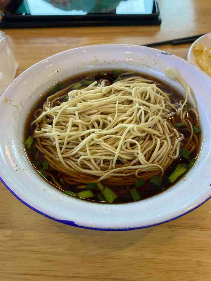 陈永春馄饨(昌建店"打卡陈永春家小馄饨啦!昌建店才开不久,人.