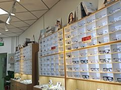 -天空之镜眼镜店蔡司依视路配镜授权零售店(望京颐堤港店)