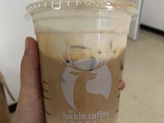 -瑞幸咖啡(岳家嘴地铁站店)