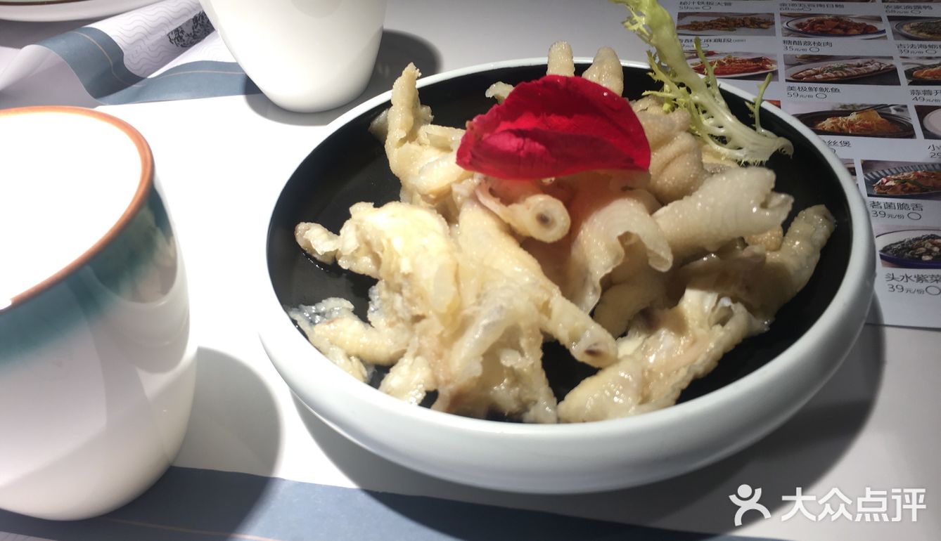 位置在市行政服务这边的天虹的4楼