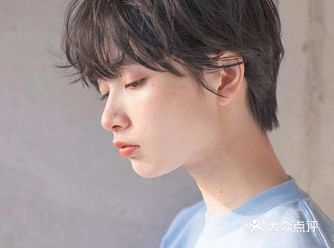 唯美的短发烫发造型 一直以来人们对短发女生的看