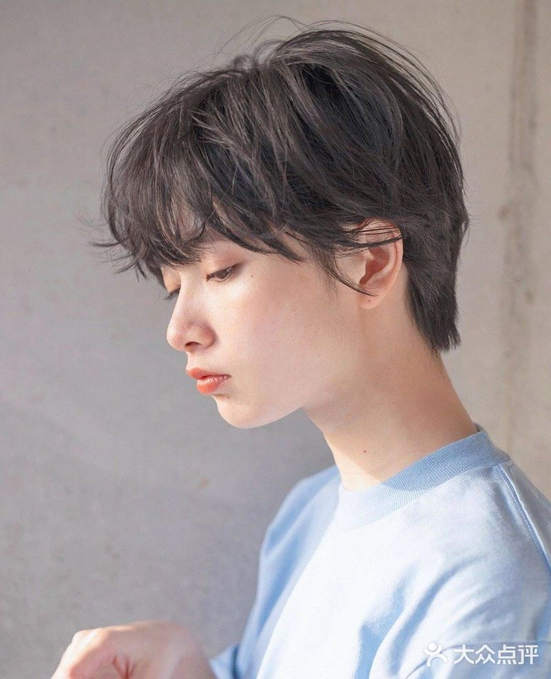 唯美的短发烫发造型 一直以来人们对短发女生的看