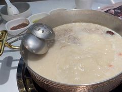 -洪氏嗨捞·广东猪肚鸡·椰子鸡火锅(西咸万象城店)