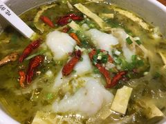 -渝是乎酸菜鱼(龙旗购物中心店)