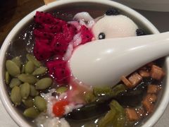 醪糟杏仁冰粉-麻六记(新天地店)