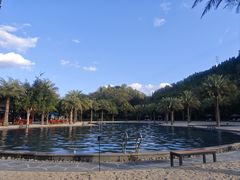 -腾冲洞山温泉村
