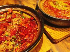 -有红鸡毛店·砂锅菜(抚琴夜市店)