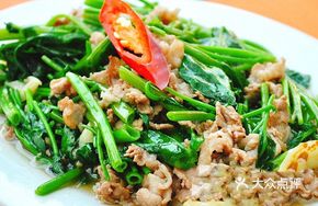 Beef Stir-Fried with Hollow Stem Chinese Spinach