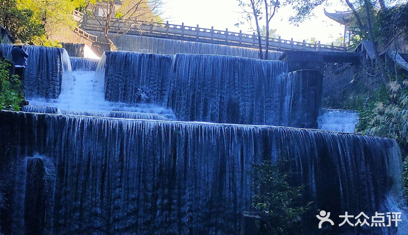 应朋友相邀，终于四人成行来到腾冲，清晨驱车来叠水河瀑