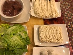 -家乡重庆火锅店