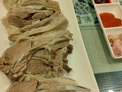 手抓羊肉-清真·伊然轩青海特色美食