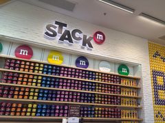 -m豆巧克力世界(上海世茂广场店)