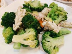 西兰花炒鲜鱿-文记壹心鸡(宝华路店)