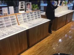 -MiRi眼镜连锁·蔡司·尼康控优点合作店(莘庄店)