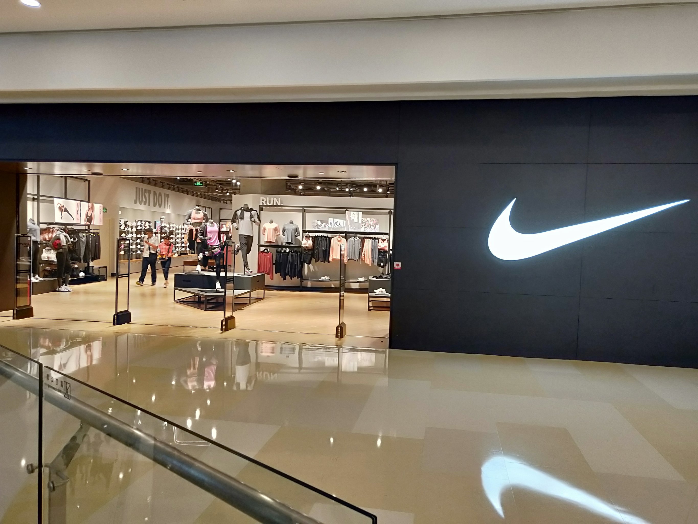 nike滔搏万象城bec店)