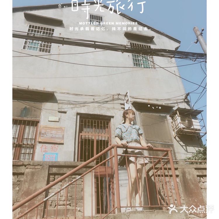 慈氏塔位于汴河街往下游走的一条老街里面，因为街道很老