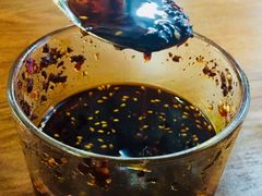 桌上熟油海椒随便加哈-青石桥老瓦房肥肠粉总店(青石桥总店)